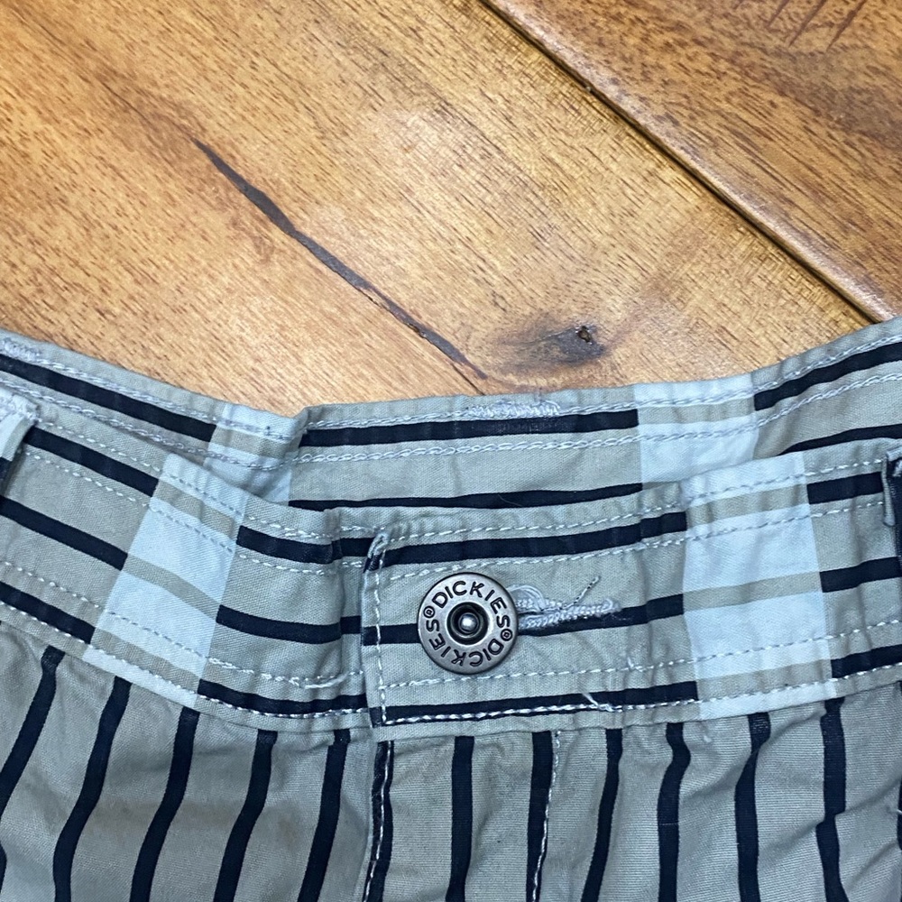 Dickies Workwear Cargo Utility Shorts - Picture 2 of 5